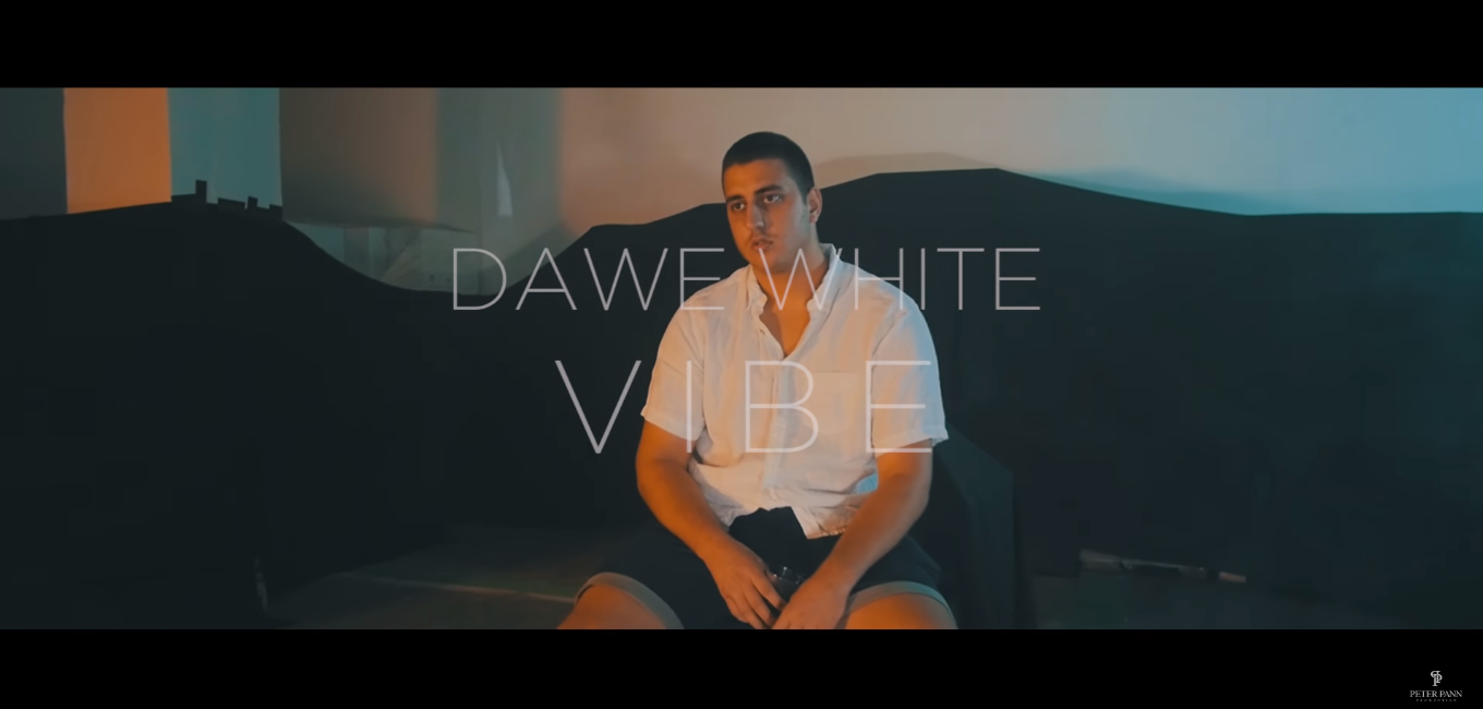 Dawe White cíti VIBE v novom letnom videoklipe - VIDEO.